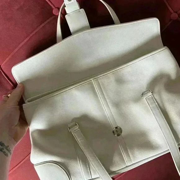 Beautiful Coach Hamptons White Leather Purse - Excellent Condition - Picture 15 of 15